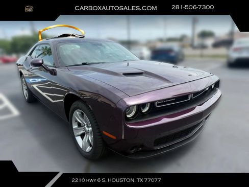 Used 2021 Dodge Challenger SXT RWD image 5