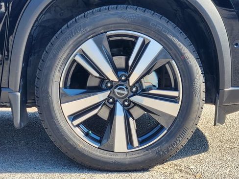 Used 2023 Nissan Rogue Platinum FWD image 11