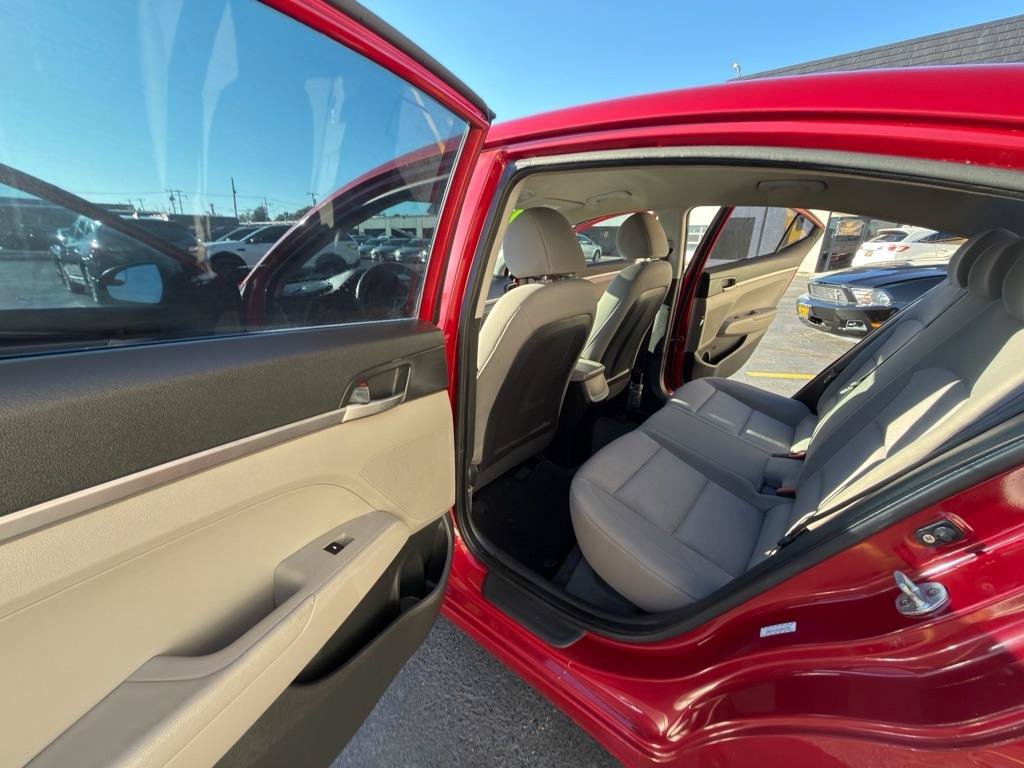 Used 2019 Hyundai Elantra SE FWD image 13