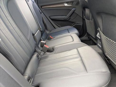 Certified 2025 Audi Q5 2.0T Premium Plus image 18