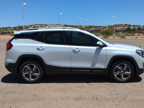 Used 2021 GMC Terrain SLT w/ LPO, Cargo Package FWD image 2