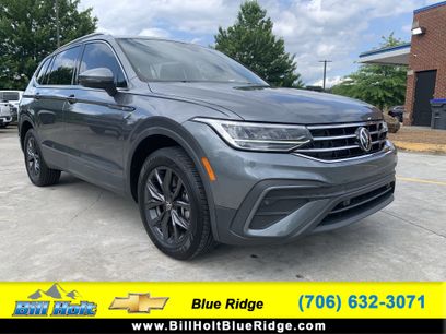 Used 2023 Volkswagen Tiguan SE w/ Panoramic Sunroof Package