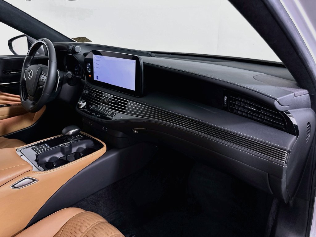 Used 2023 Lexus LS 500 w/ Luxury Package RWD image 29