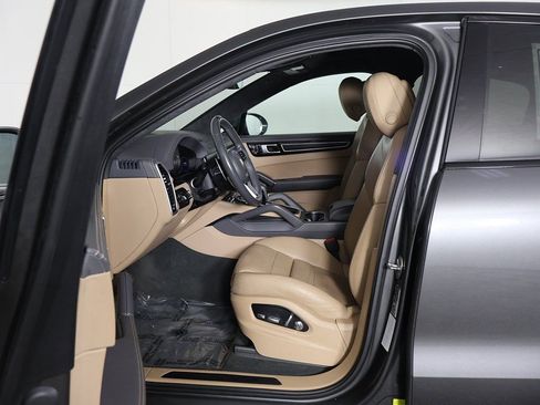 Used 2021 Porsche Cayenne GTS w/ Premium Package Plus image 32