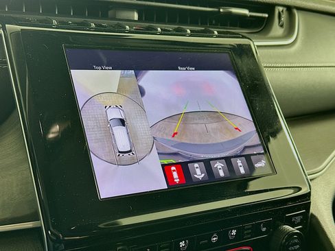 Used 2022 Jeep Grand Cherokee L Limited w/ Luxury Tech Group II image 22