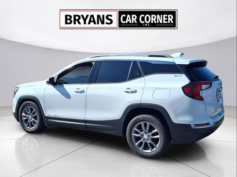 Used 2023 GMC Terrain SLT w/ Tech Package image 3