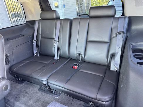 Used 2011 GMC Yukon Denali RWD image 30