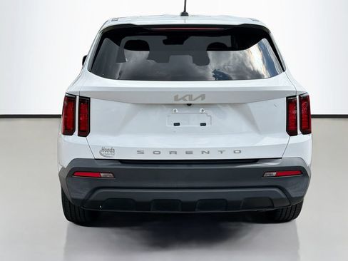 Used 2022 Kia Sorento LX FWD image 6