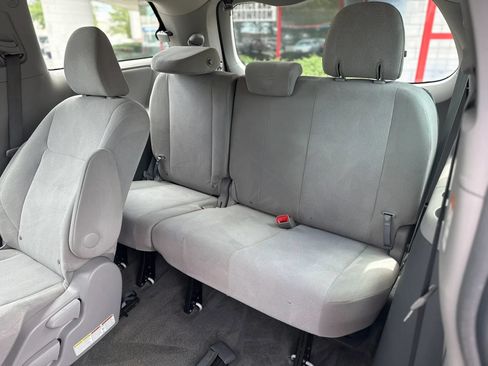 Used 2017 Toyota Sienna L FWD image 13