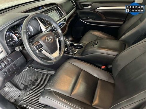 Used 2017 Toyota Highlander XLE image 28