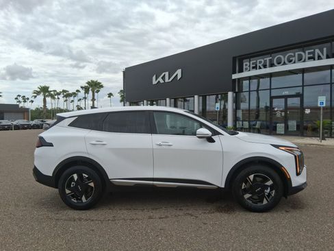 New 2026 Kia Sportage LX w/ LX Convenience Package FWD image 3