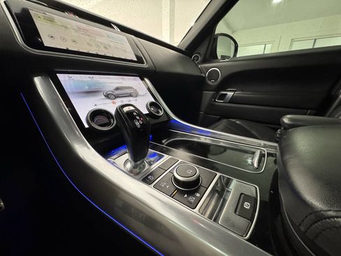 Used 2018 Land Rover Range Rover Sport HSE Dynamic image 30