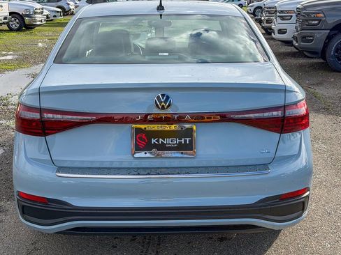 New 2026 Volkswagen Jetta SE image 8