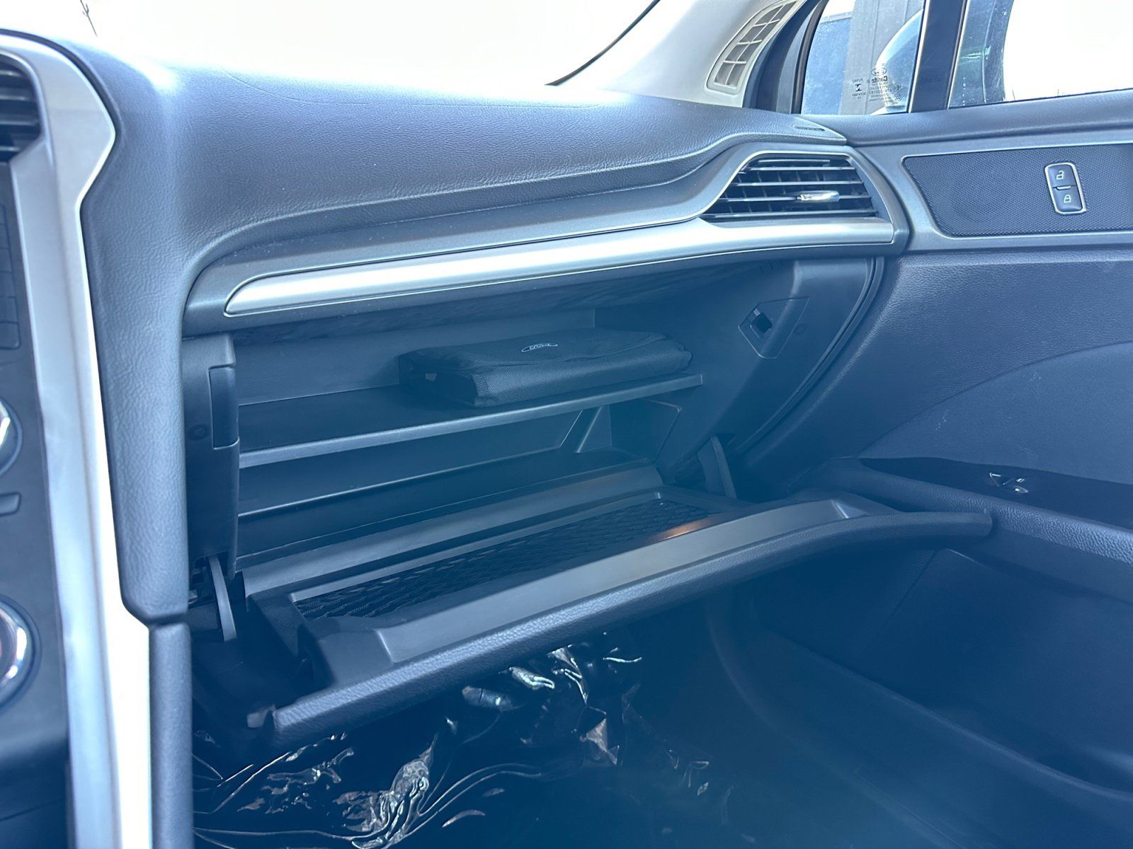 Used 2016 Ford Fusion SE FWD image 21