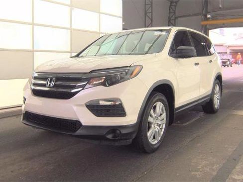 Used 2017 Honda Pilot LX image 1