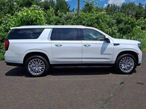 Certified 2023 GMC Yukon XL Denali AWD/4WD image 7