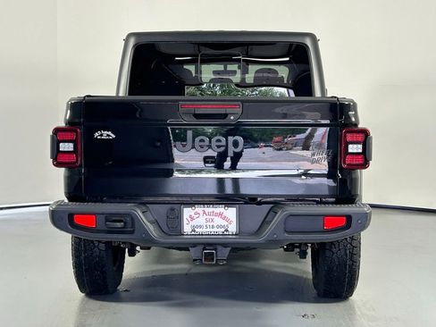 Used 2022 Jeep Gladiator Sport AWD/4WD image 6