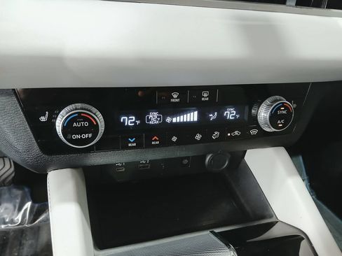 Used 2023 Mitsubishi Outlander SEL 40th Anniversary AWD/4WD image 20