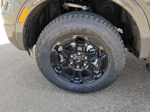 New 2025 Ford Ranger Lariat w/ Black Appearance Package image 7