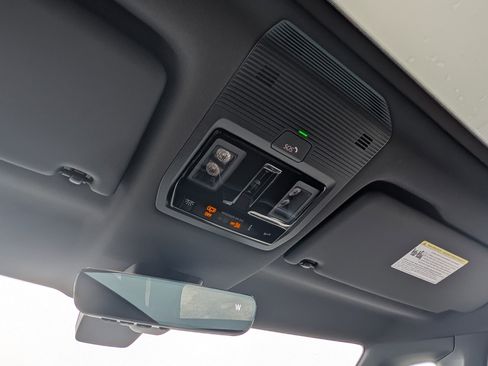 Used 2025 Volkswagen ID. Buzz Pro S Plus RWD image 31