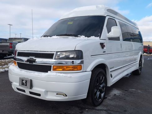 Used 2024 Chevrolet Express 2500 Extended image 3