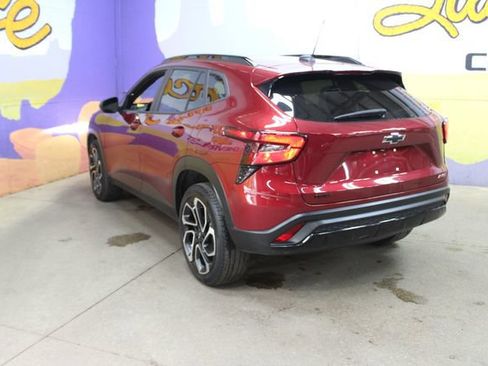Used 2024 Chevrolet Trax RS w/ Sunroof Package FWD image 6