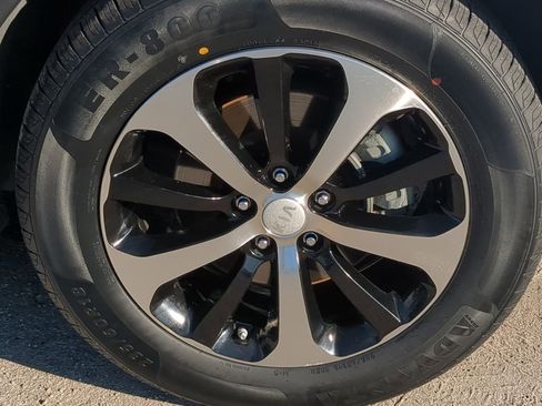 Used 2017 Kia Sorento EX w/ EX Premium Package image 11