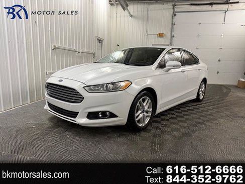 Used 2014 Ford Fusion SE image 1