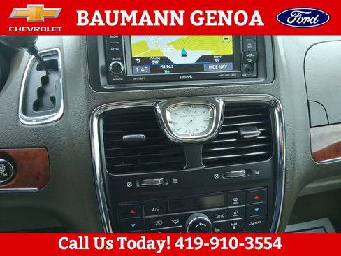 Used 2013 Chrysler Town & Country Touring-L w/ Premium Group FWD image 18