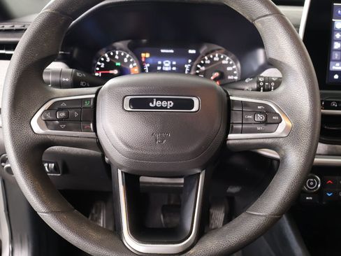 Used 2025 Jeep Compass Sport AWD/4WD image 3