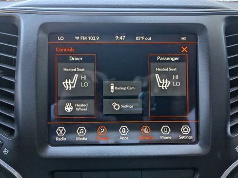 Used 2019 Jeep Cherokee Trailhawk w/ Cold Weather Group AWD/4WD image 3