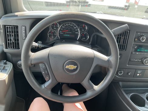 Used 2017 Chevrolet Express 2500 RWD image 22