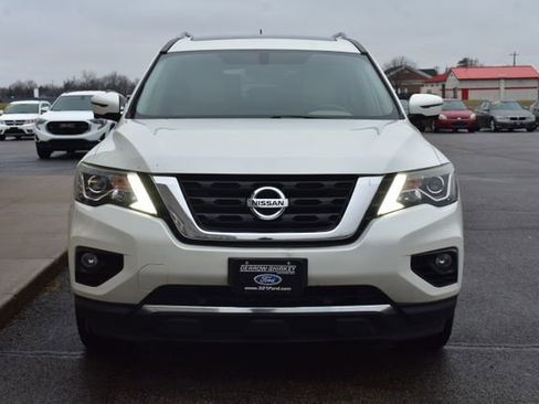 Used 2017 Nissan Pathfinder Platinum w/ Family Entertainment Package AWD/4WD image 12