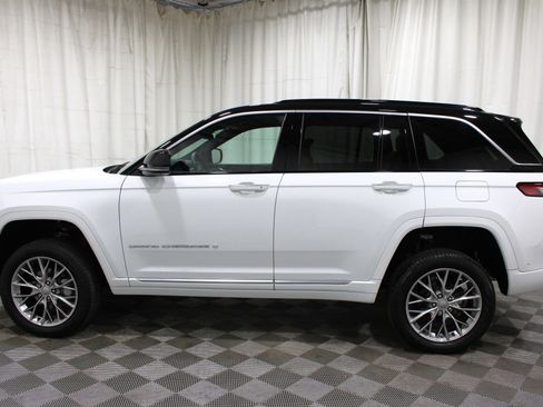 Used 2025 Jeep Grand Cherokee Summit AWD/4WD image 39