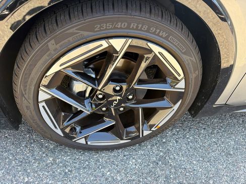 Used 2025 Kia K4 GT-Line w/ GT-Line Premium Package FWD image 2
