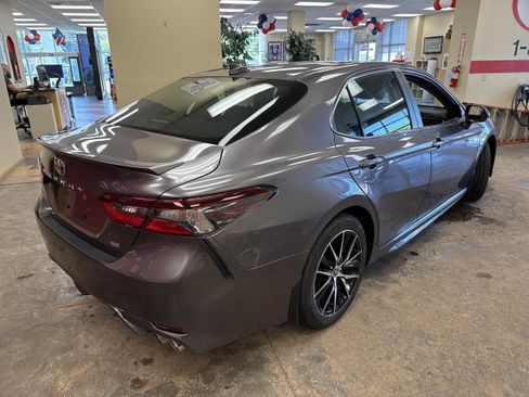 Used 2023 Toyota Camry SE FWD image 9