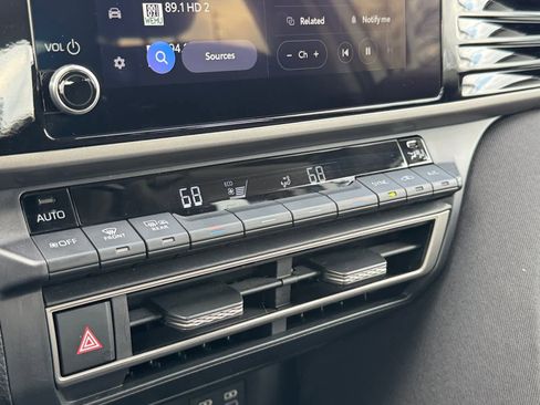 Used 2025 Toyota Camry LE image 19