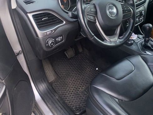 Used 2019 Jeep Cherokee Latitude Plus w/ Cold Weather Group image 5