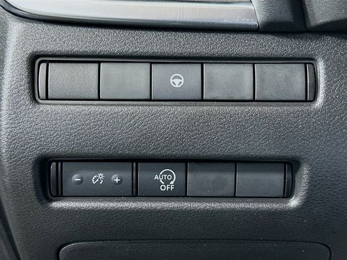 Used 2023 Nissan Rogue SV image 17