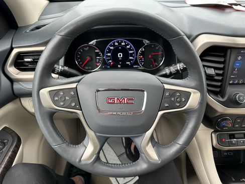 Used 2022 GMC Acadia Denali w/ Denali Ultimate Package FWD image 2