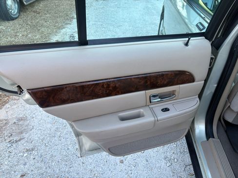 Used 2005 Mercury Grand Marquis GS image 10