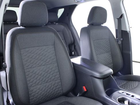 Used 2018 Chevrolet Equinox LT image 18