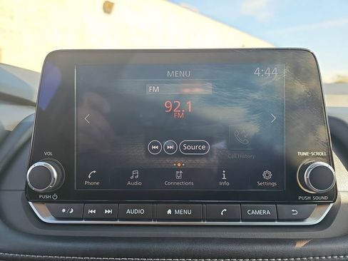 Used 2024 Nissan Rogue S AWD/4WD image 27