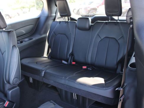 New 2026 Chrysler Pacifica Select image 16