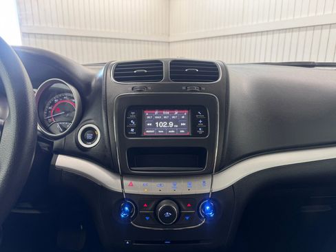 Used 2017 Dodge Journey SXT w/ Comfort/Convenience Group FWD image 18