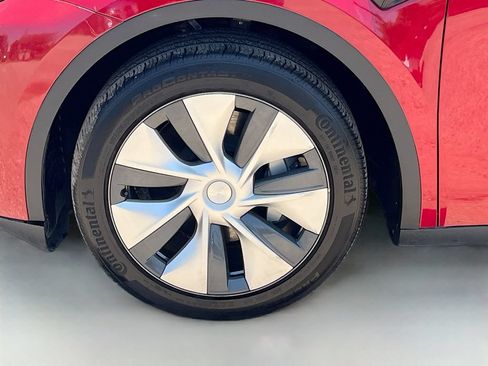 Used 2024 Tesla Model Y Long Range RWD image 31