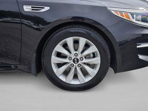 Used 2018 Kia Optima LX w/ 17" Alloy Wheels Package image 22