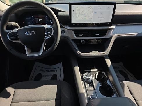 Used 2025 Ford Explorer Active AWD/4WD image 21