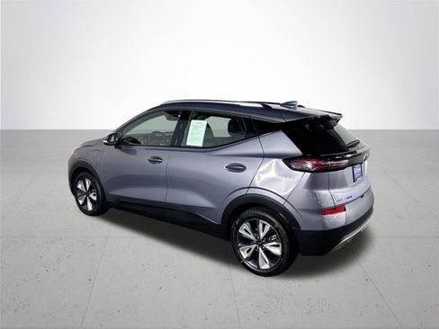 Used 2022 Chevrolet Bolt EUV LT w/ Convenience Package FWD image 8