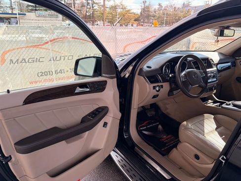 Used 2016 Mercedes-Benz GL 450 4MATIC image 14